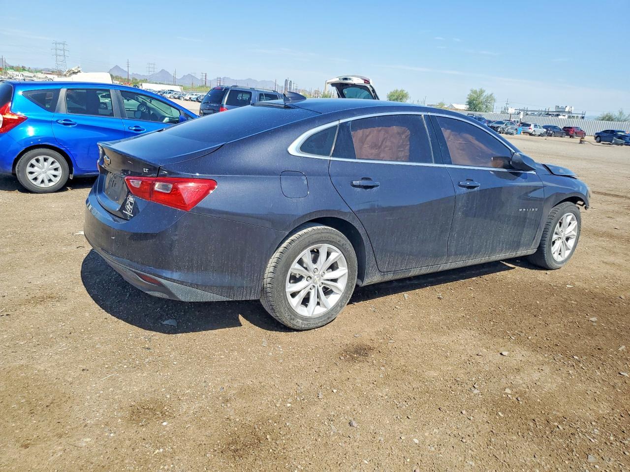 2023 Chevrolet Malibu - Image 3