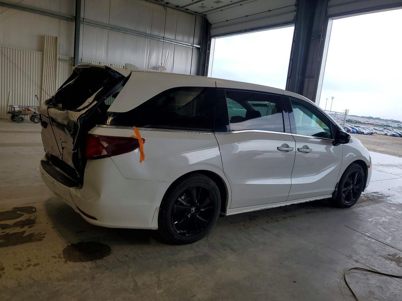 2024 Honda Odyssey Sport - Image 3