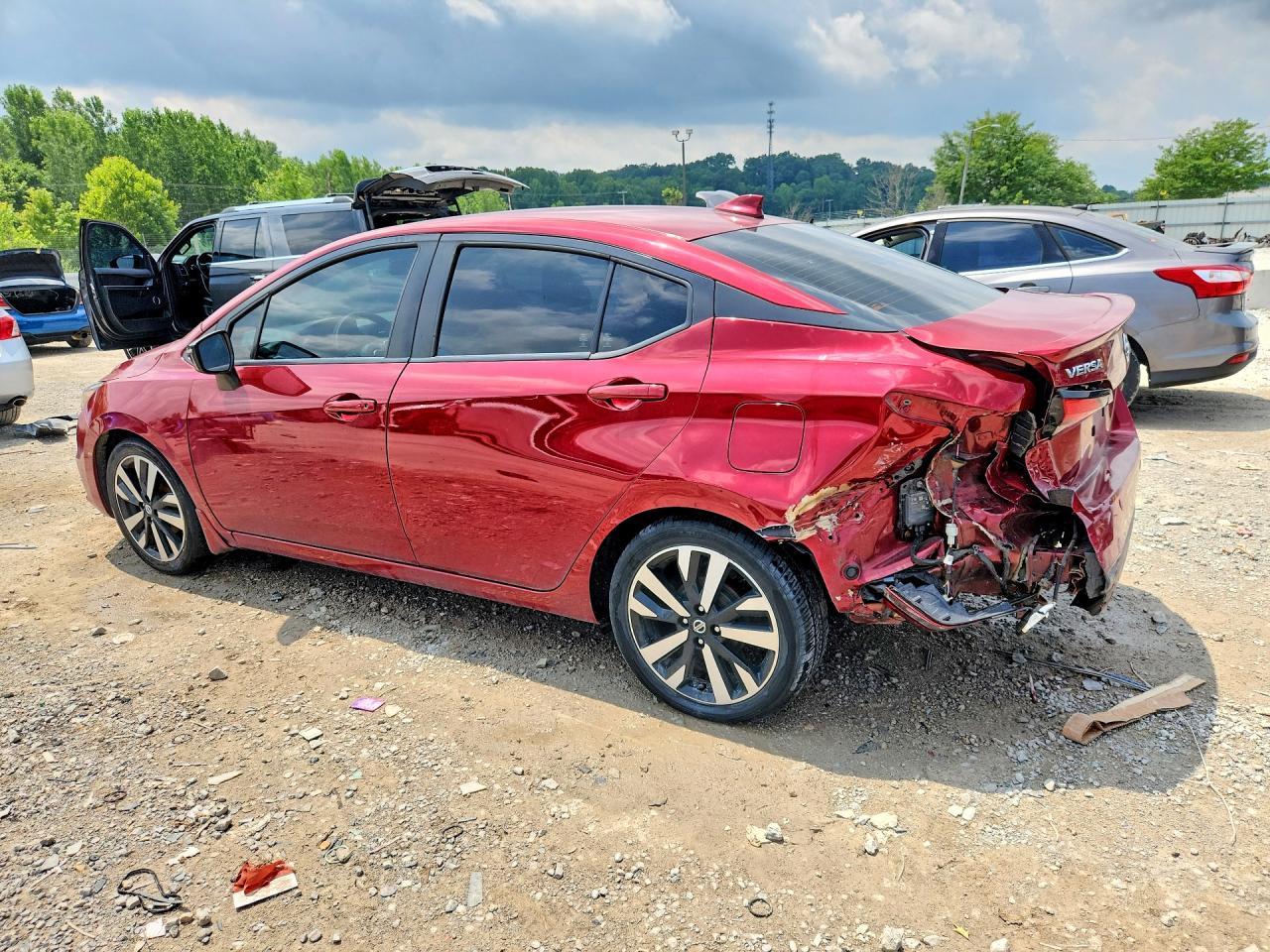 2021 Nissan Versa Sr - Фото 2