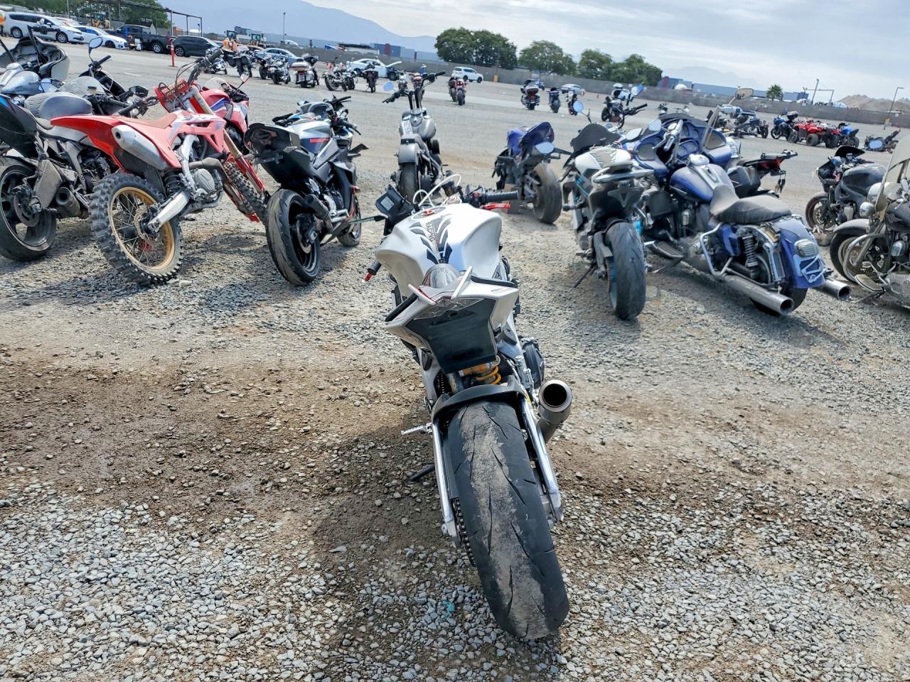 2016 Aprilia Rsv4 Rr - Фото 4