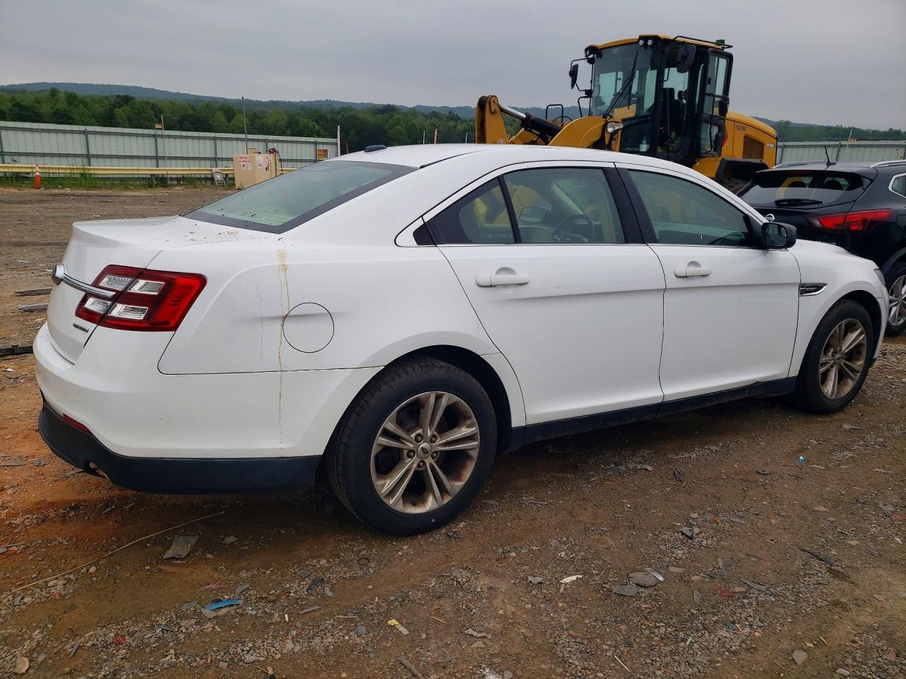 2018 Ford Taurus Se - Фото 3