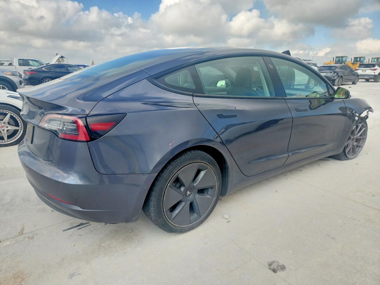 2021 Tesla Model 3 - Фото 3