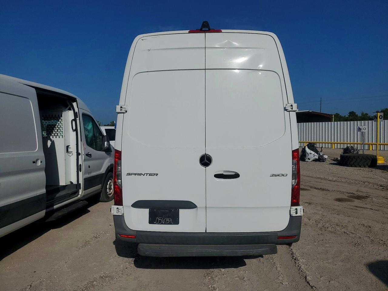 2021 Mercedes-Benz Sprinter 2500 Delivery Van - Фото 6