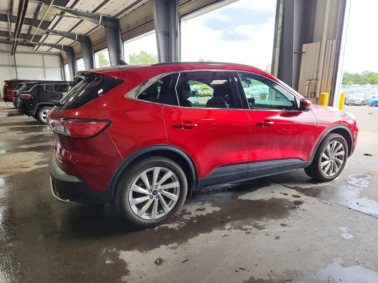 2022 Ford Escape Titanium - Image 3