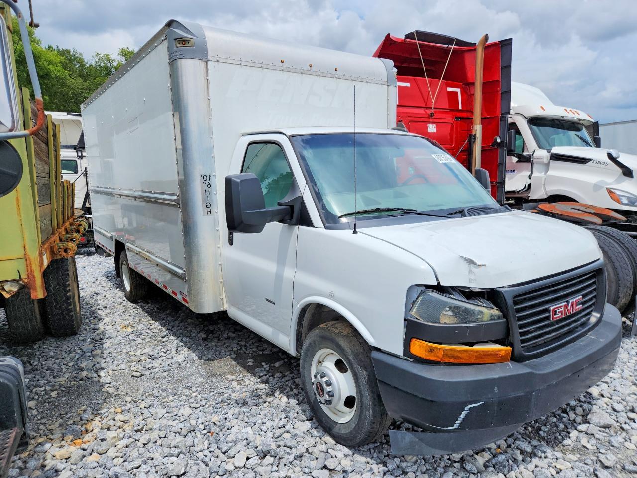 2022 GMC Savana Box Truck - Фото 4
