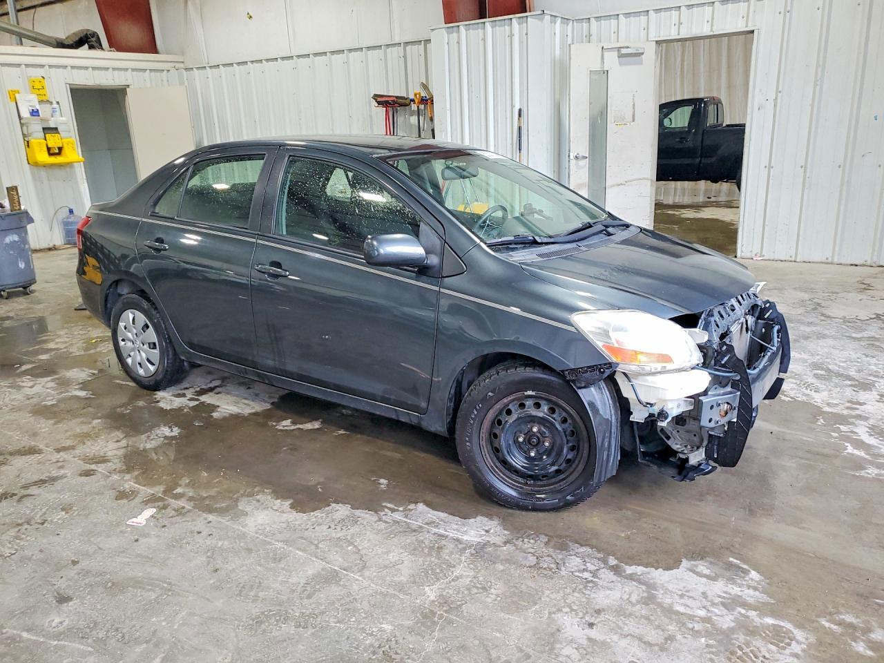 2010 Toyota Yaris Base - Фото 4