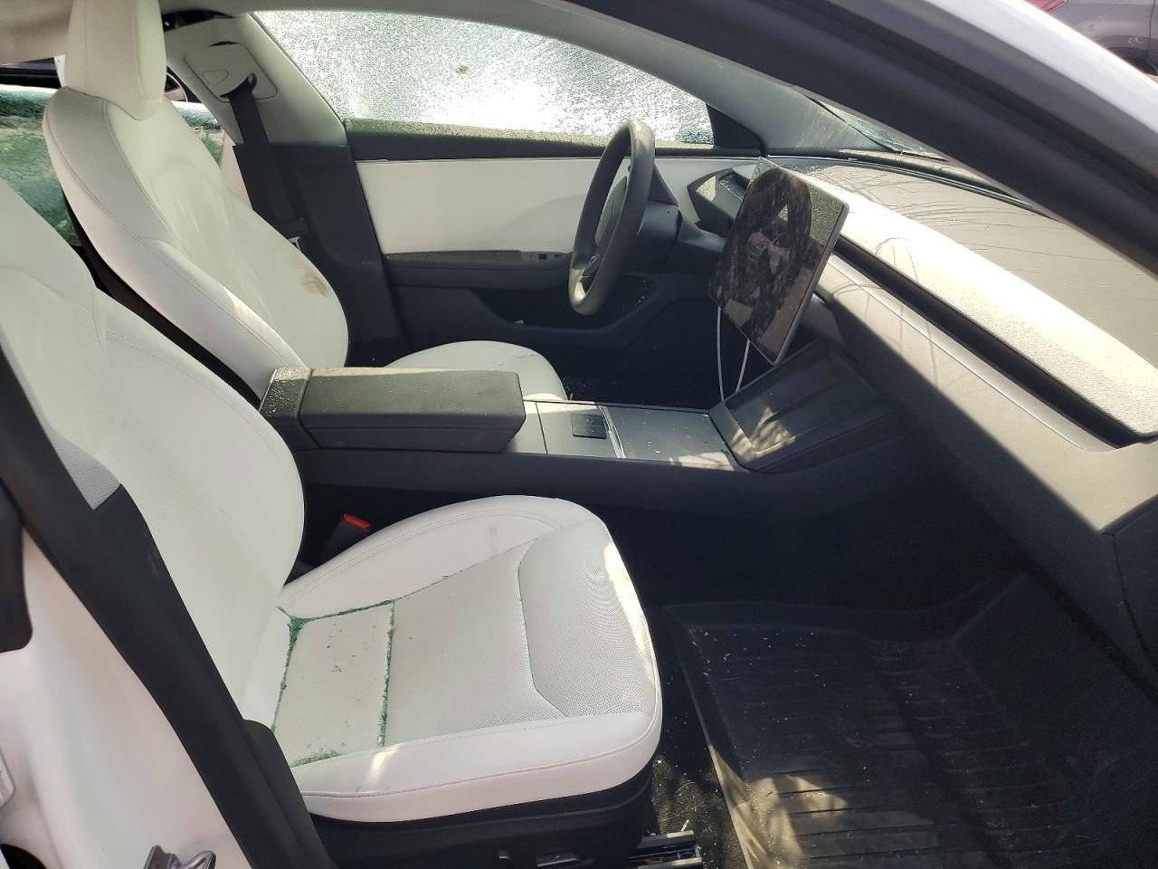 2025 Tesla Model 3 - Фото 7