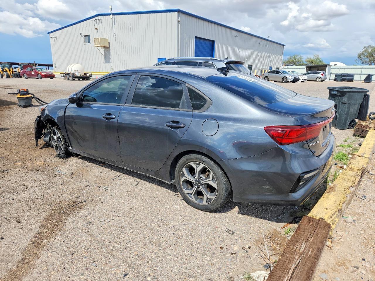 2021 Kia Forte Lxs - Image 2