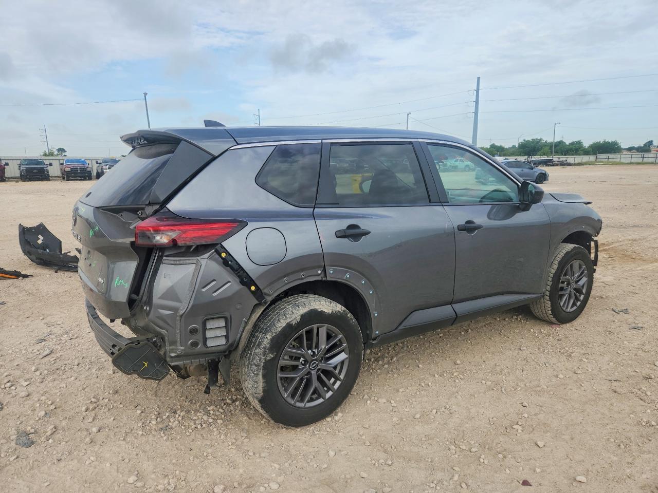 2023 Nissan Rogue S - Image 3