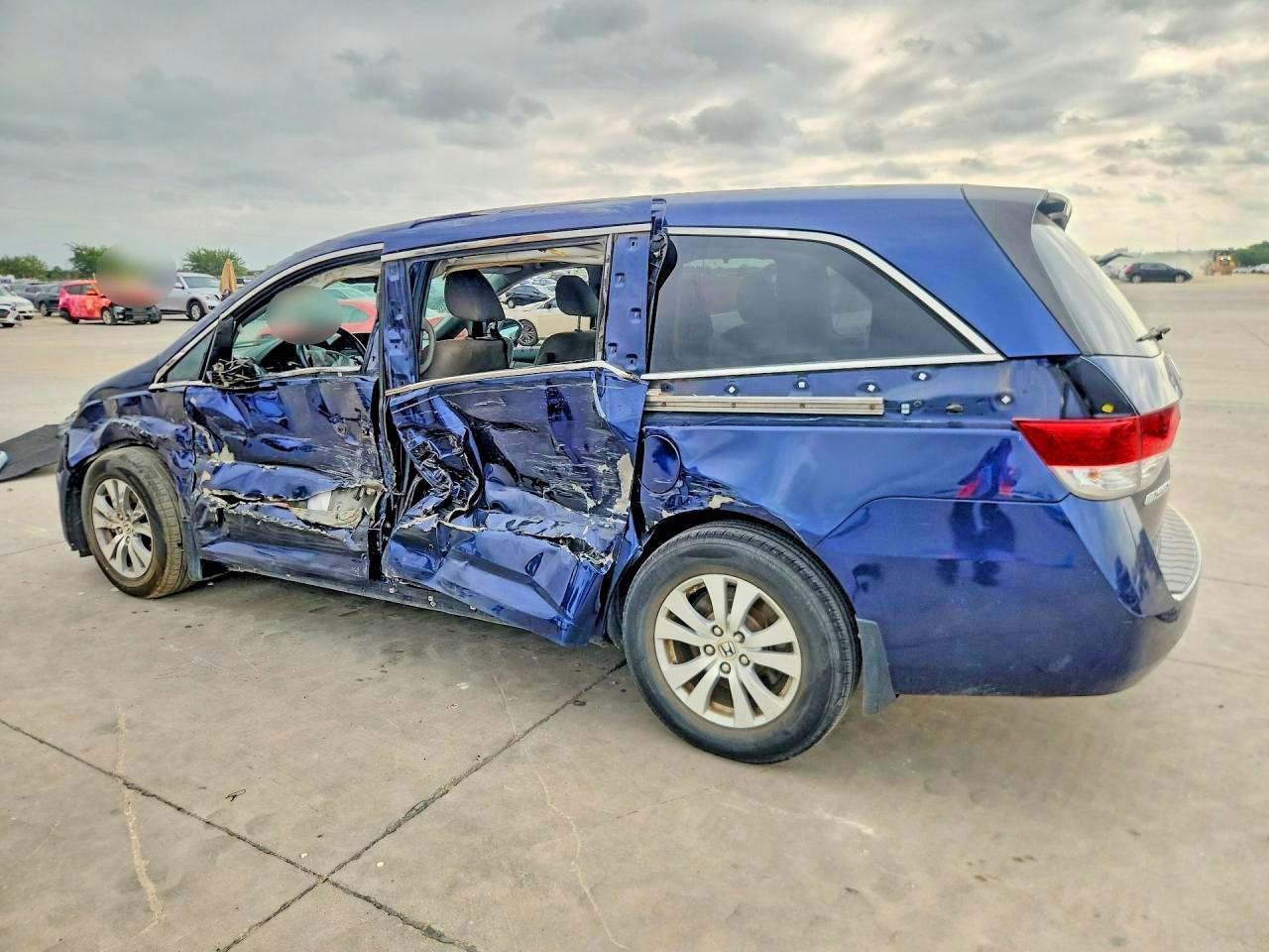 2016 Honda Odyssey Se - Фото 2
