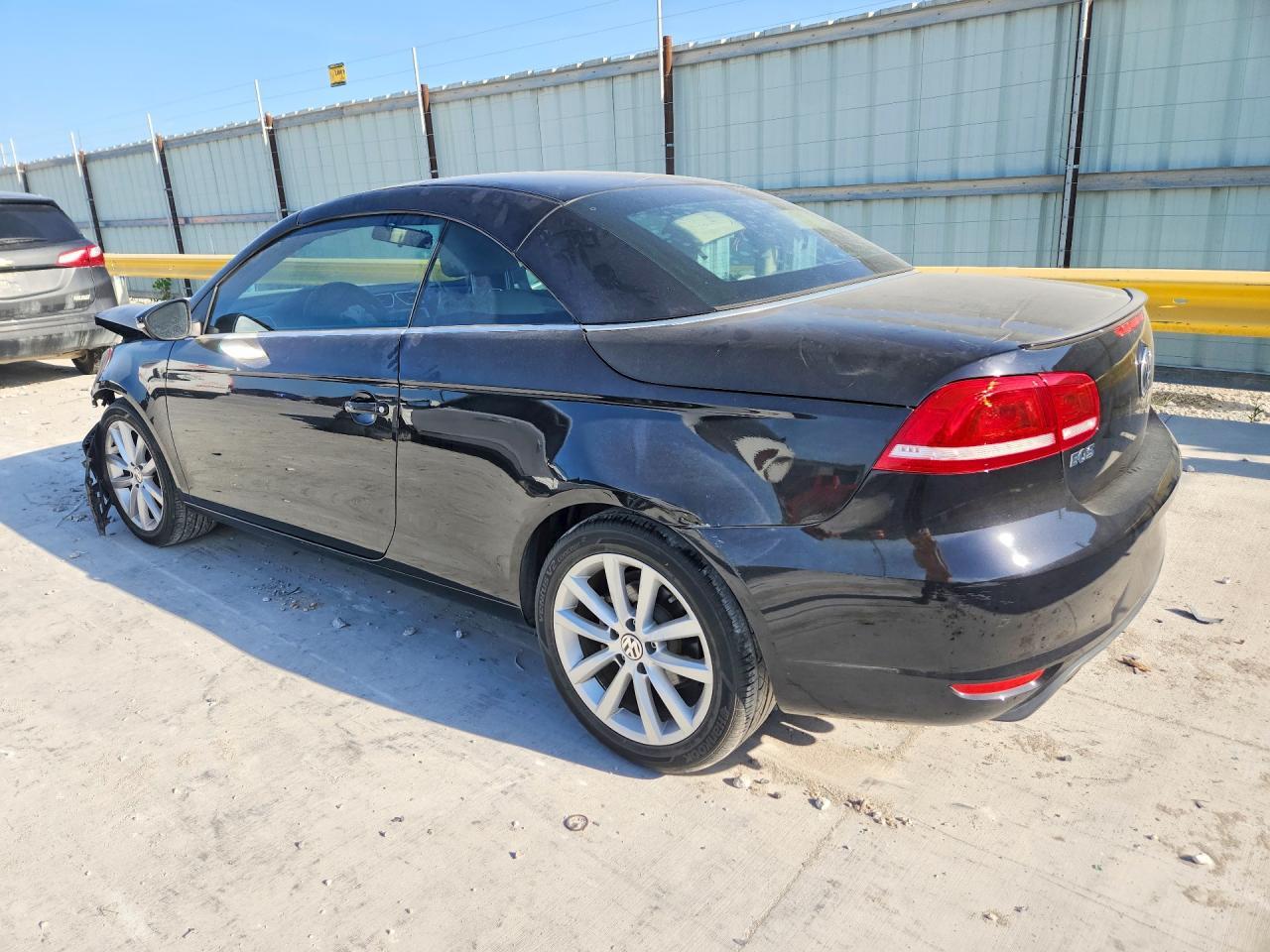 2015 Volkswagen Eos Komfort - Image 2