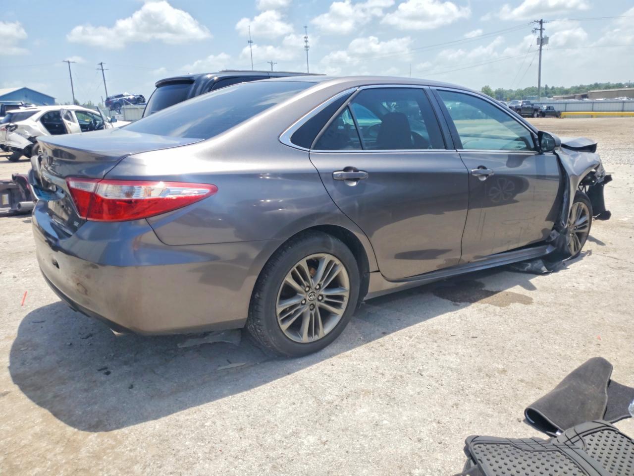 2016 Toyota Camry Se - Фото 3