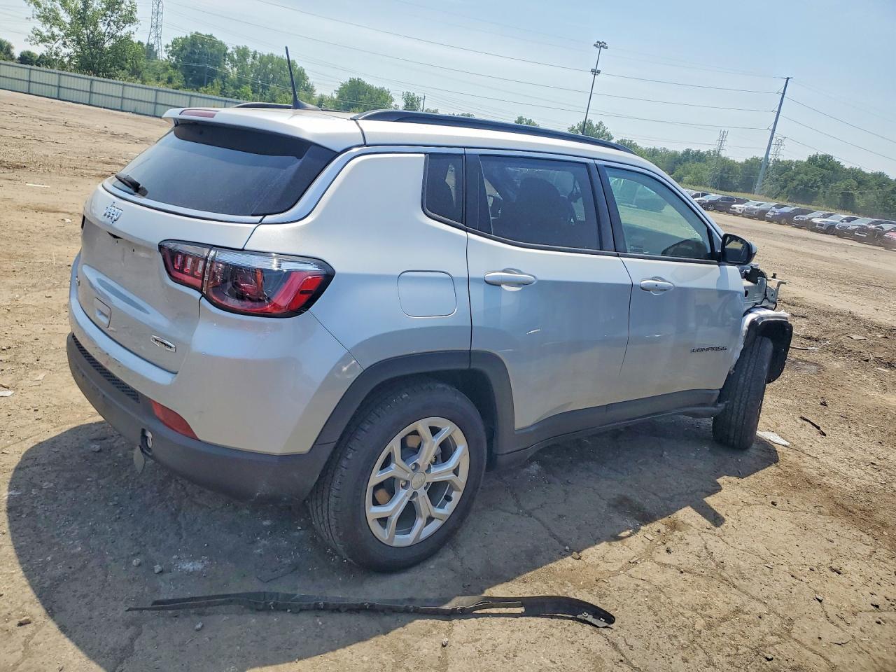 2024 Jeep Compass Latitude - Image 3