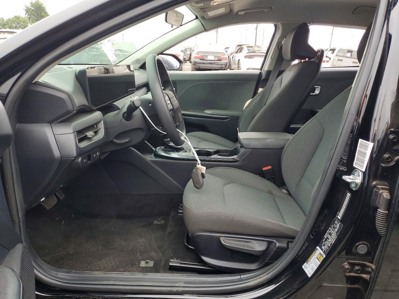 2025 Kia K4 Lxs - Image 7