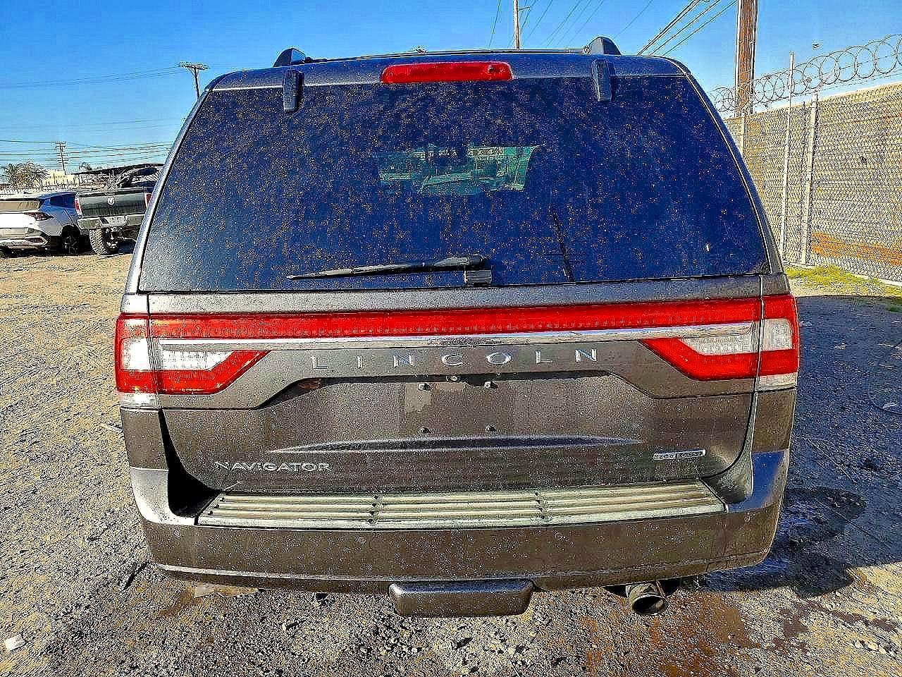 2015 Lincoln Navigator - Image 6