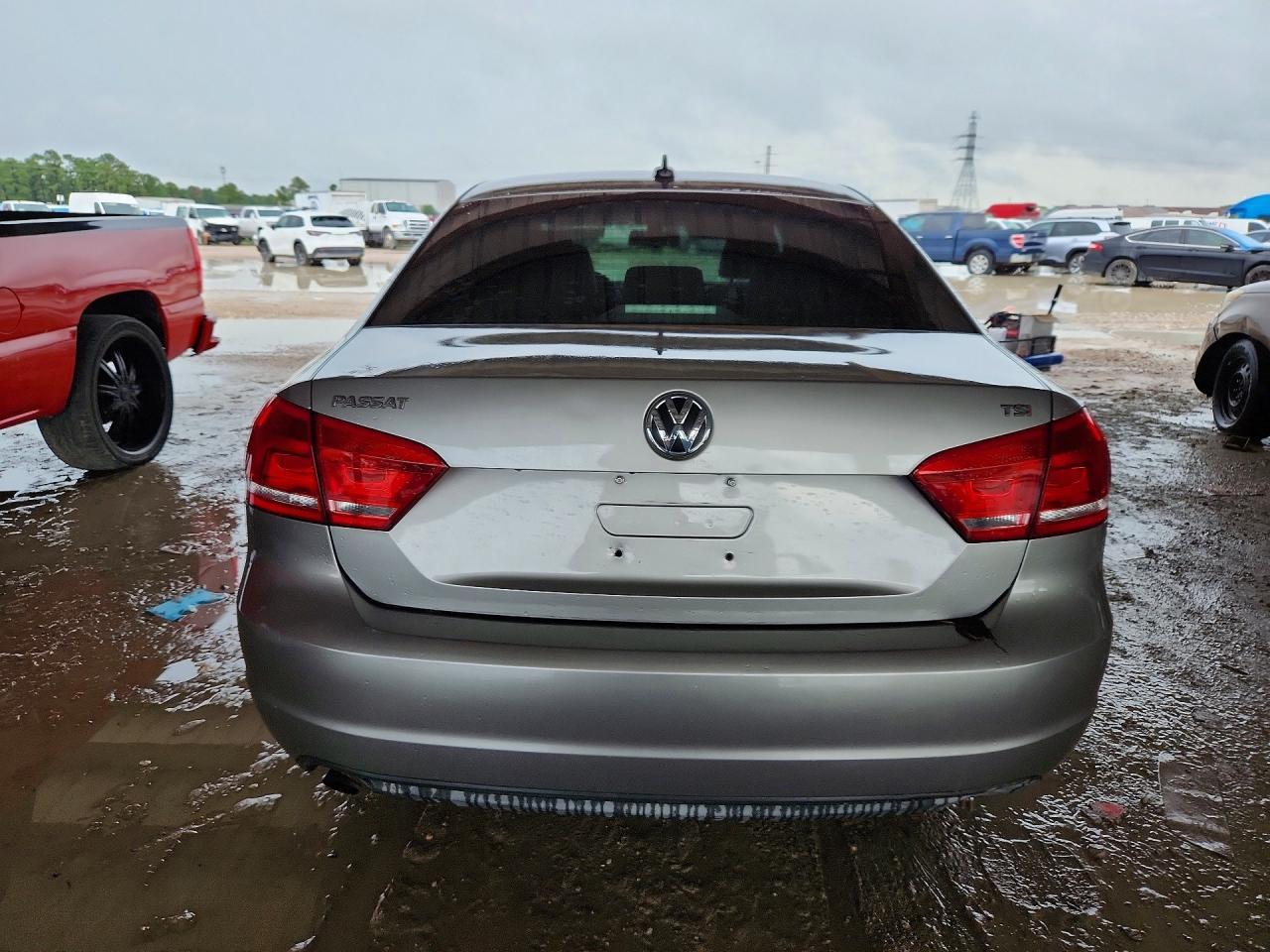 2014 Volkswagen Passat S - Image 6