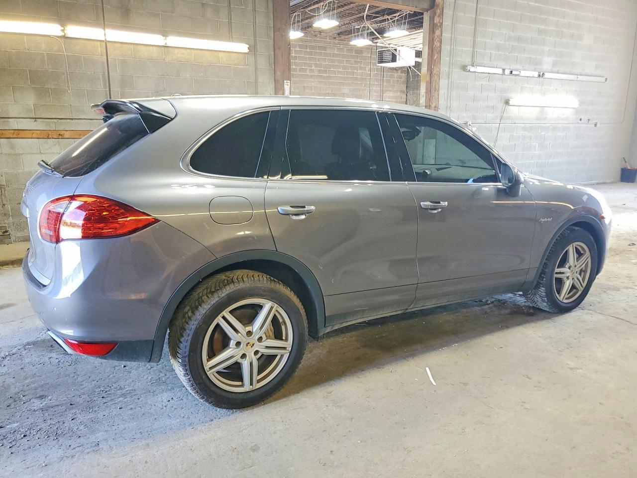 2011 Porsche Cayenne S Hybrid - Image 3