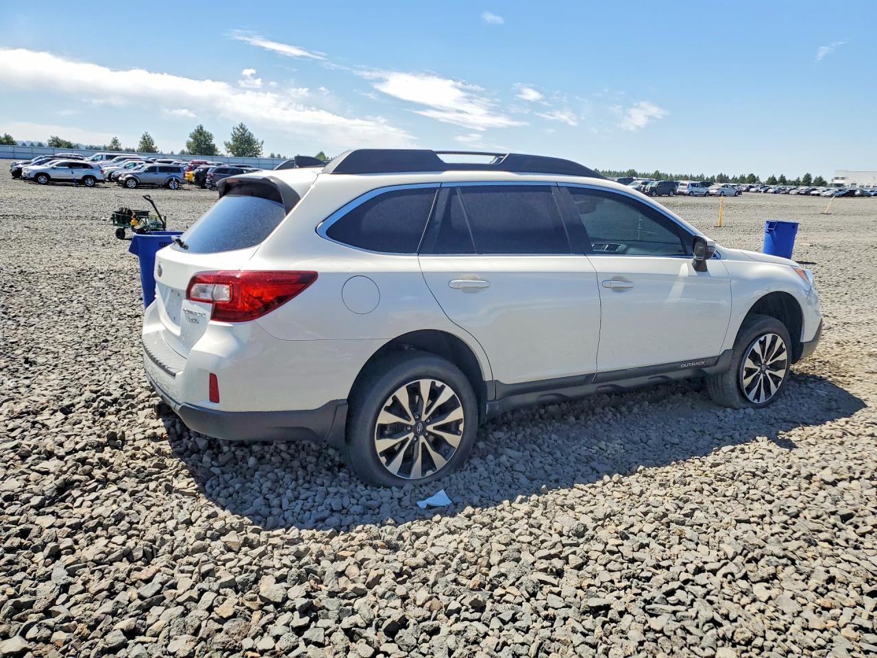 2016 Subaru Outback 3.6R Limited - Image 3