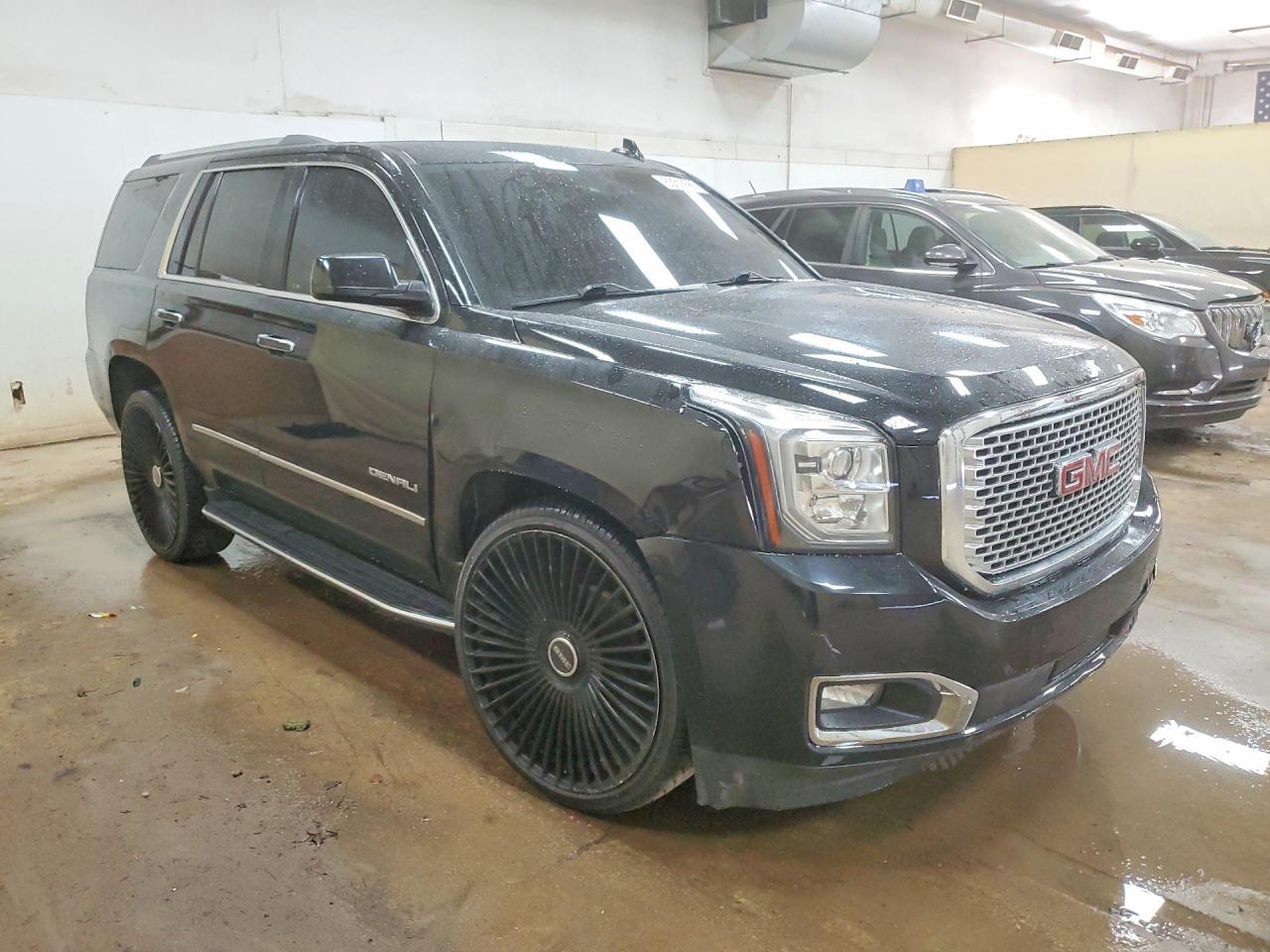 2017 GMC Yukon Denali - Фото 4