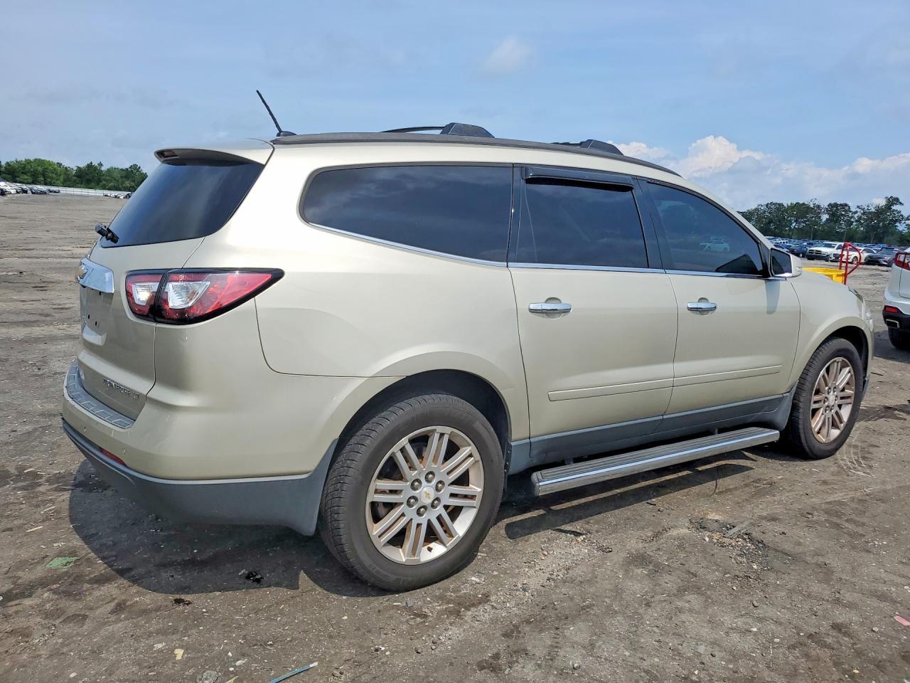 2013 Chevrolet Traverse Lt - Image 3