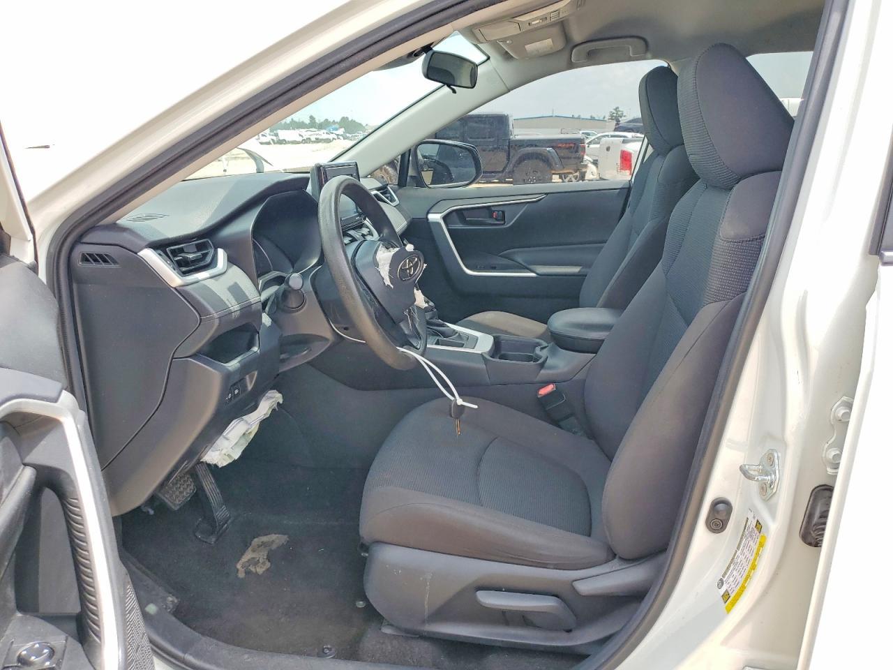 2021 Toyota Rav4 Le - Image 7