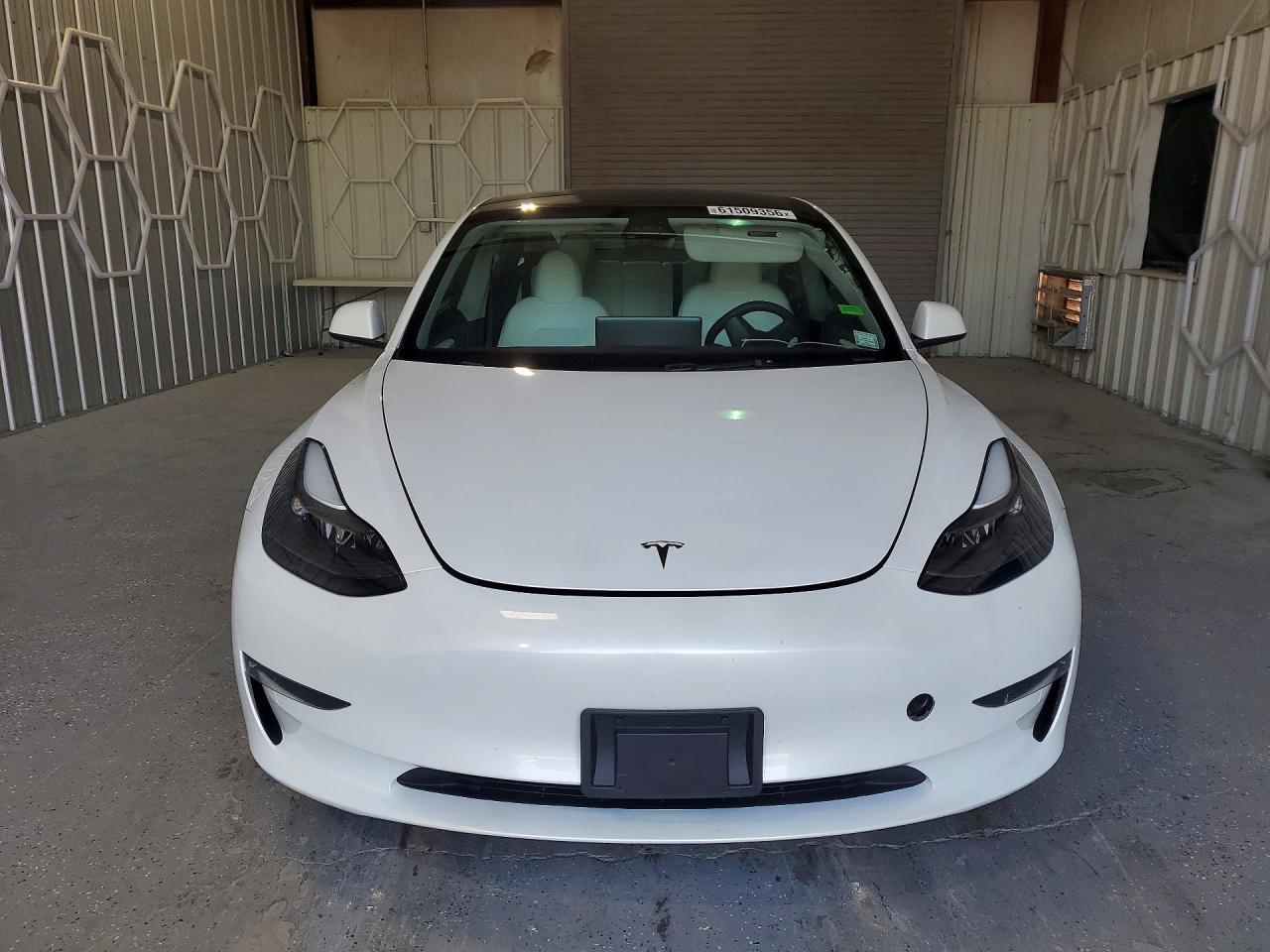 2023 Tesla Model 3 - Фото 5