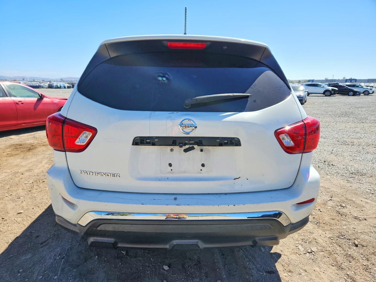 2018 Nissan Pathfinder S - Фото 6