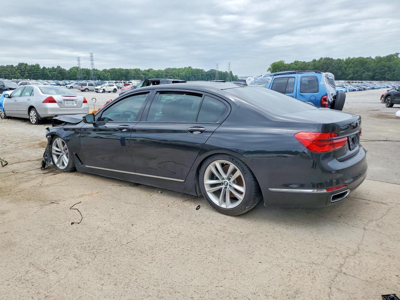 2018 BMW 750 Xi - Фото 2