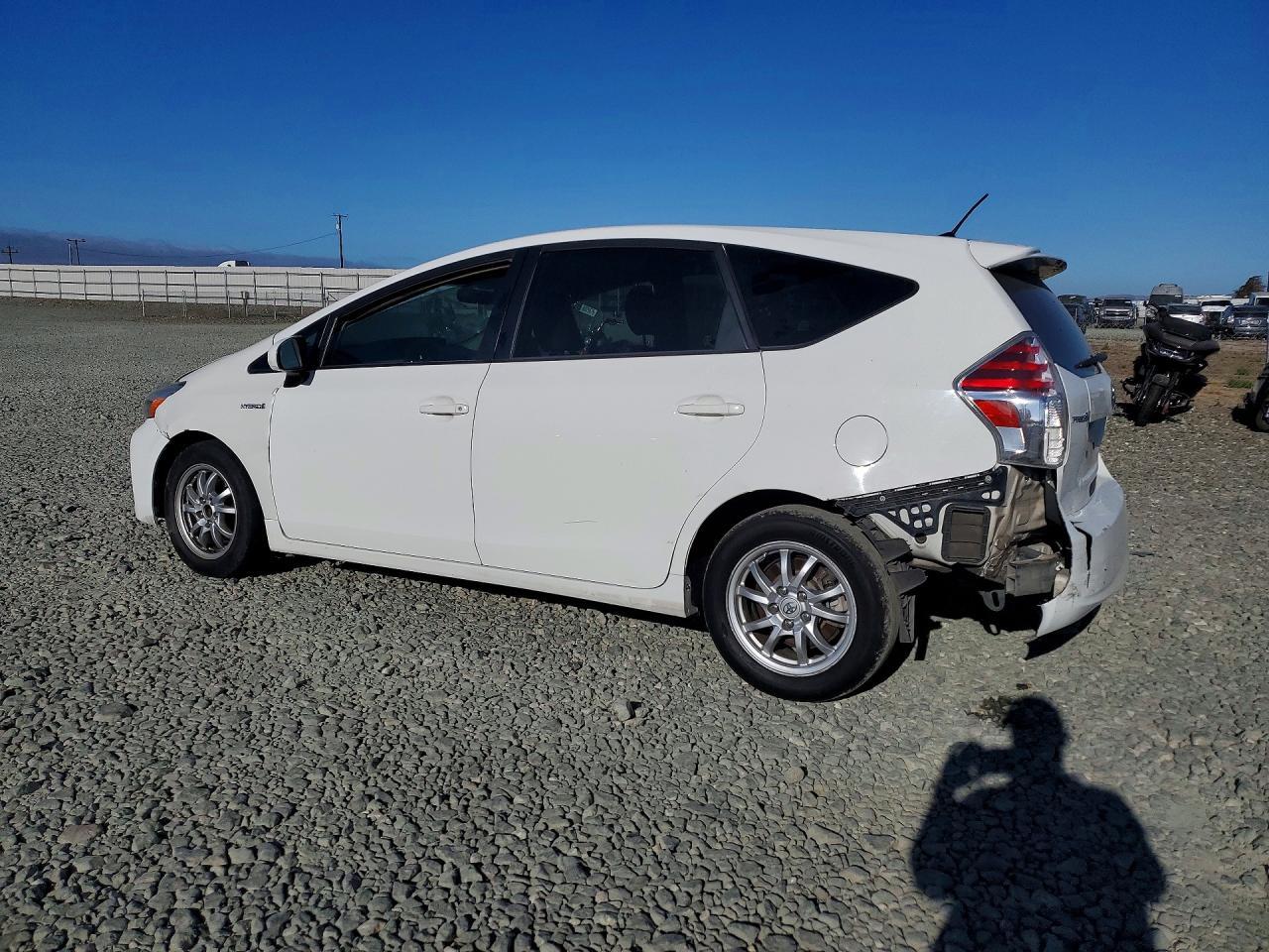 2017 Toyota Prius V Two - Фото 2