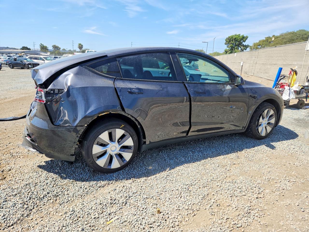 2024 Tesla Model Y - Фото 3