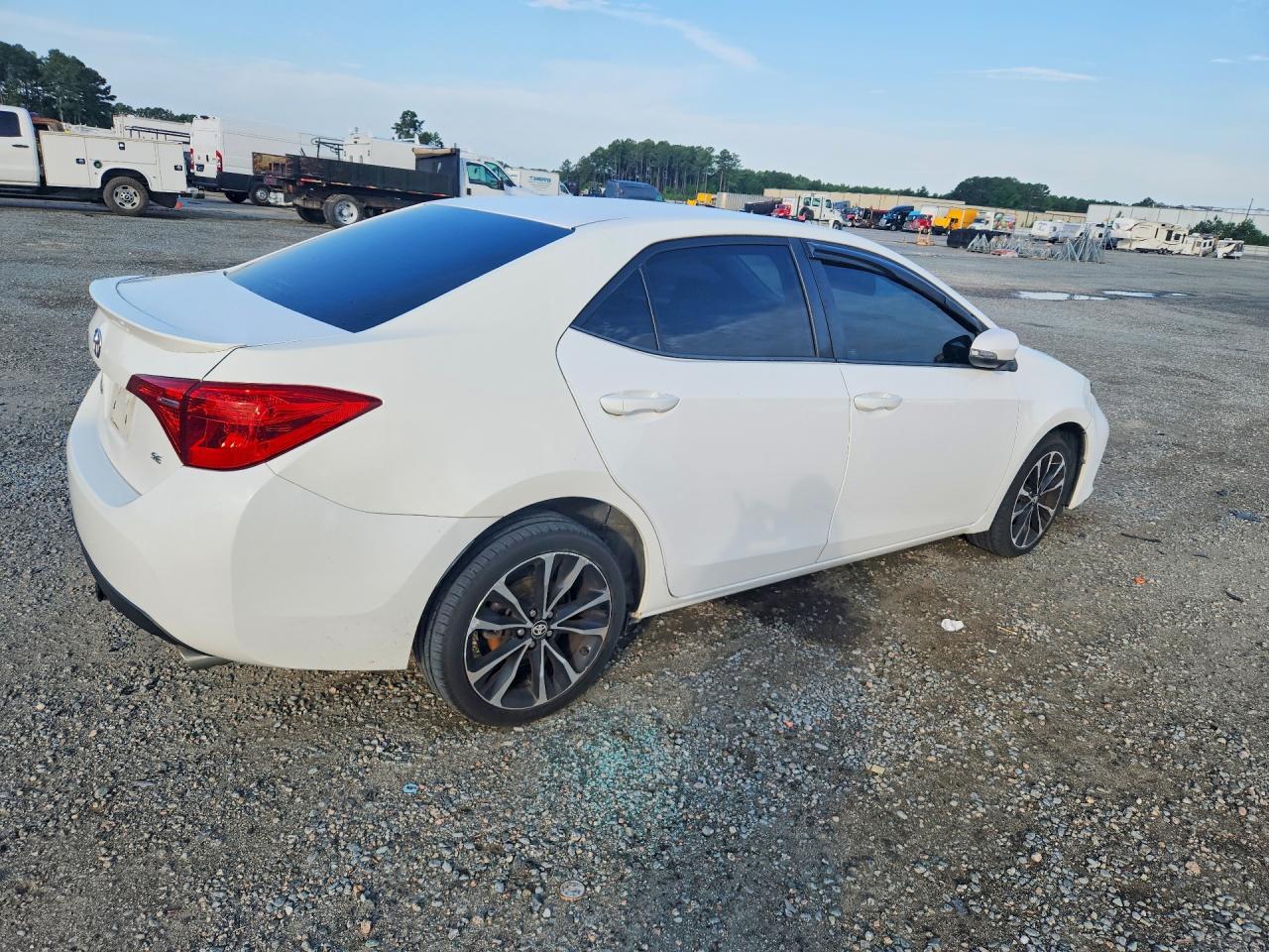 2018 Toyota Corolla Se - Фото 3