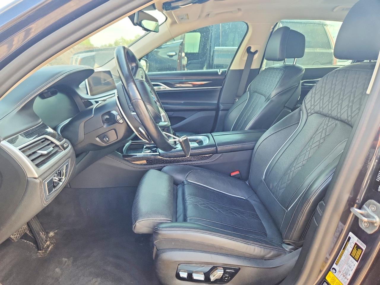 2020 BMW 750 Xi - Фото 7