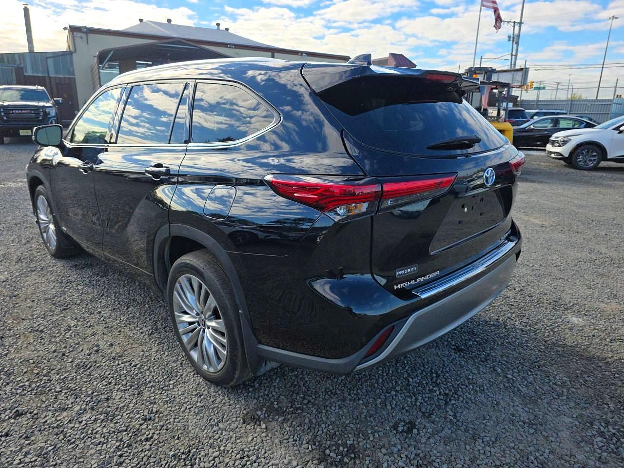 2023 Toyota Highlander Hybrid Platinum - Фото 2