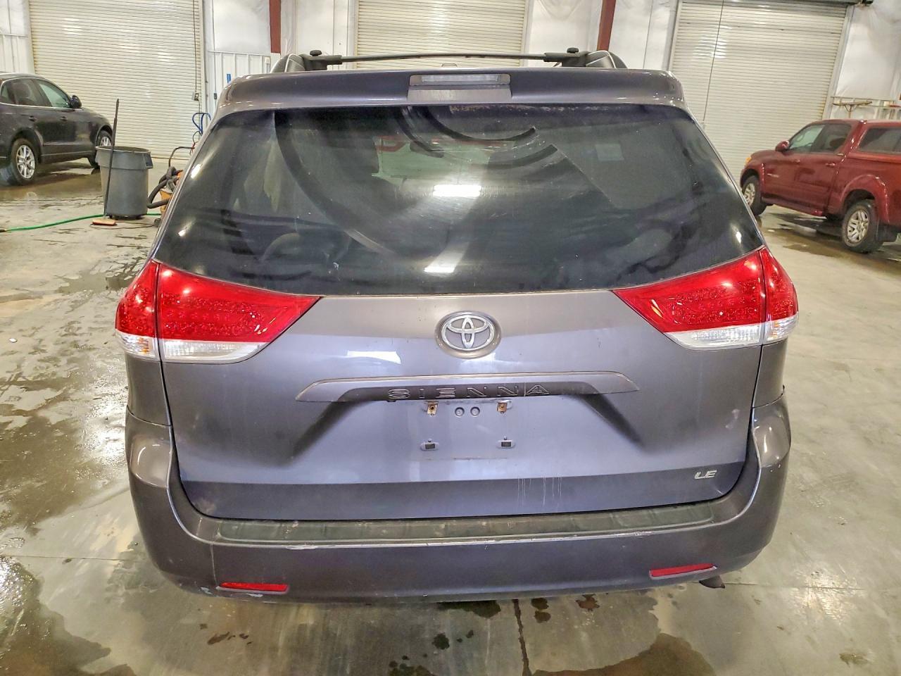 2013 Toyota Sienna Le - Фото 6