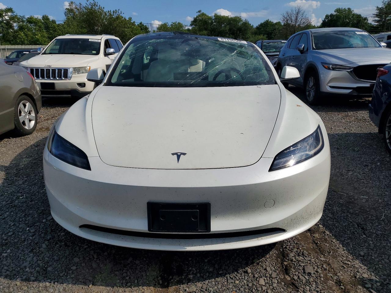 2025 Tesla Model 3 - Фото 5