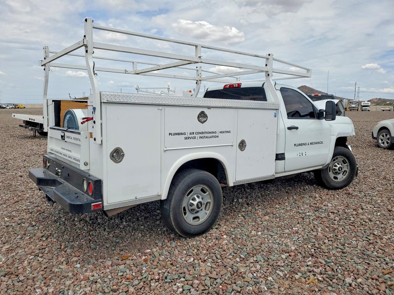 2017 Chevrolet Silverado - Фото 3