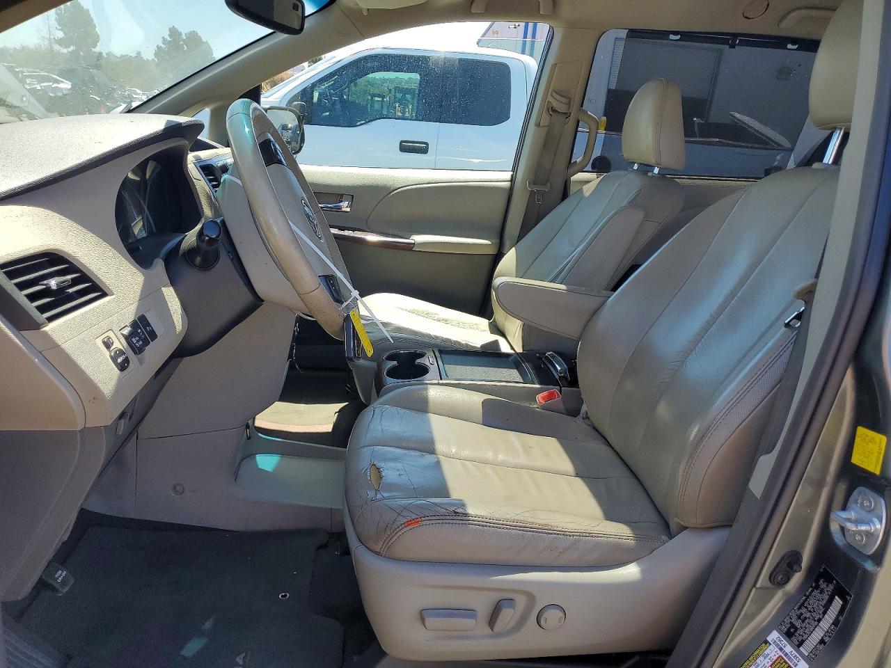 2011 Toyota Sienna Xle 7-Passenger - Image 7