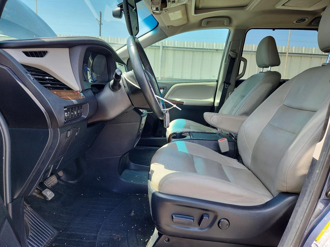 2015 Toyota Sienna Limited Premium 7-Passenger - Фото 7