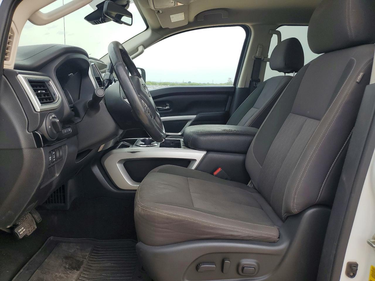 2020 Nissan Titan Sv - Image 7