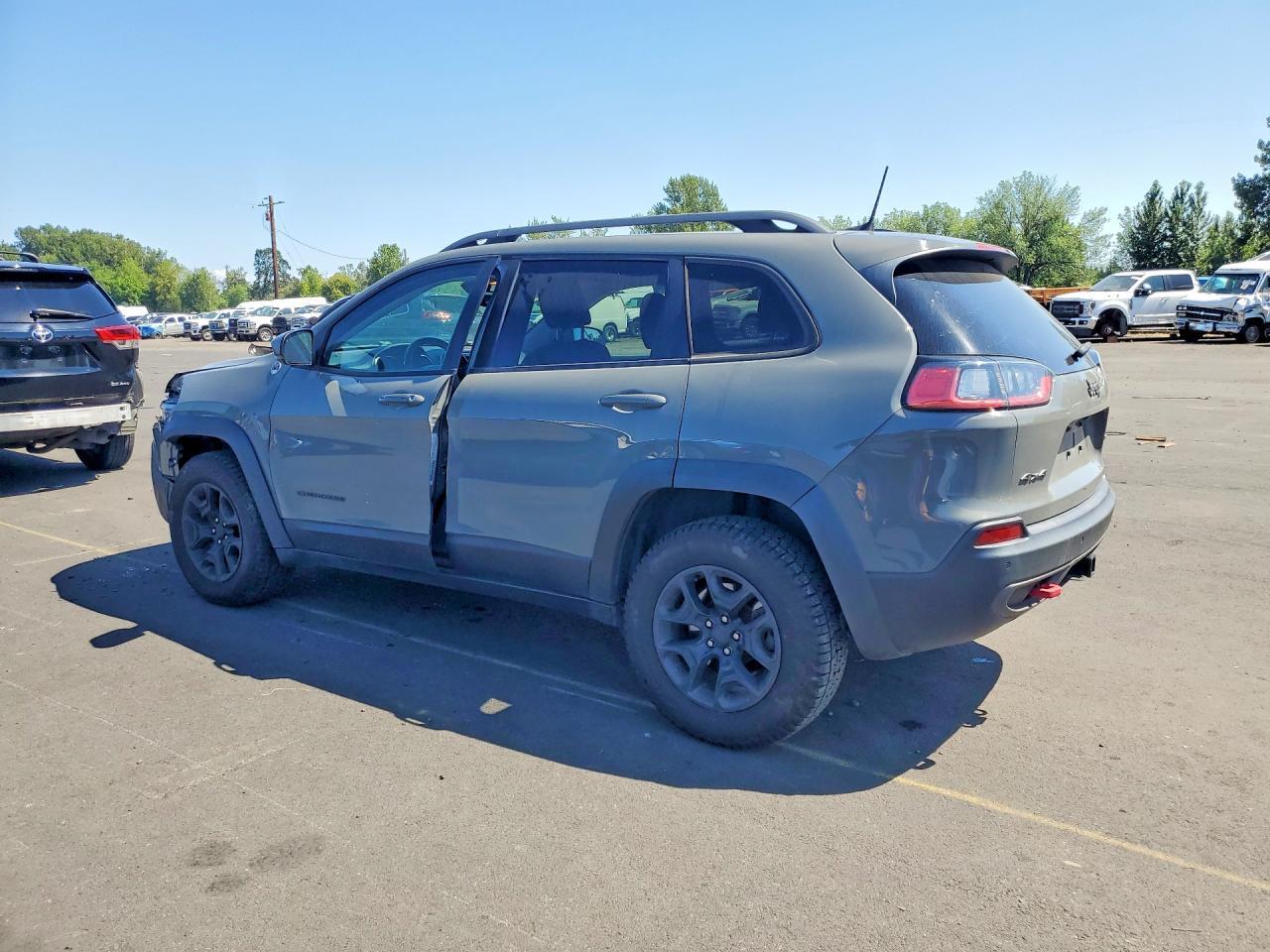 2019 Jeep Cherokee Trailhawk - Image 2