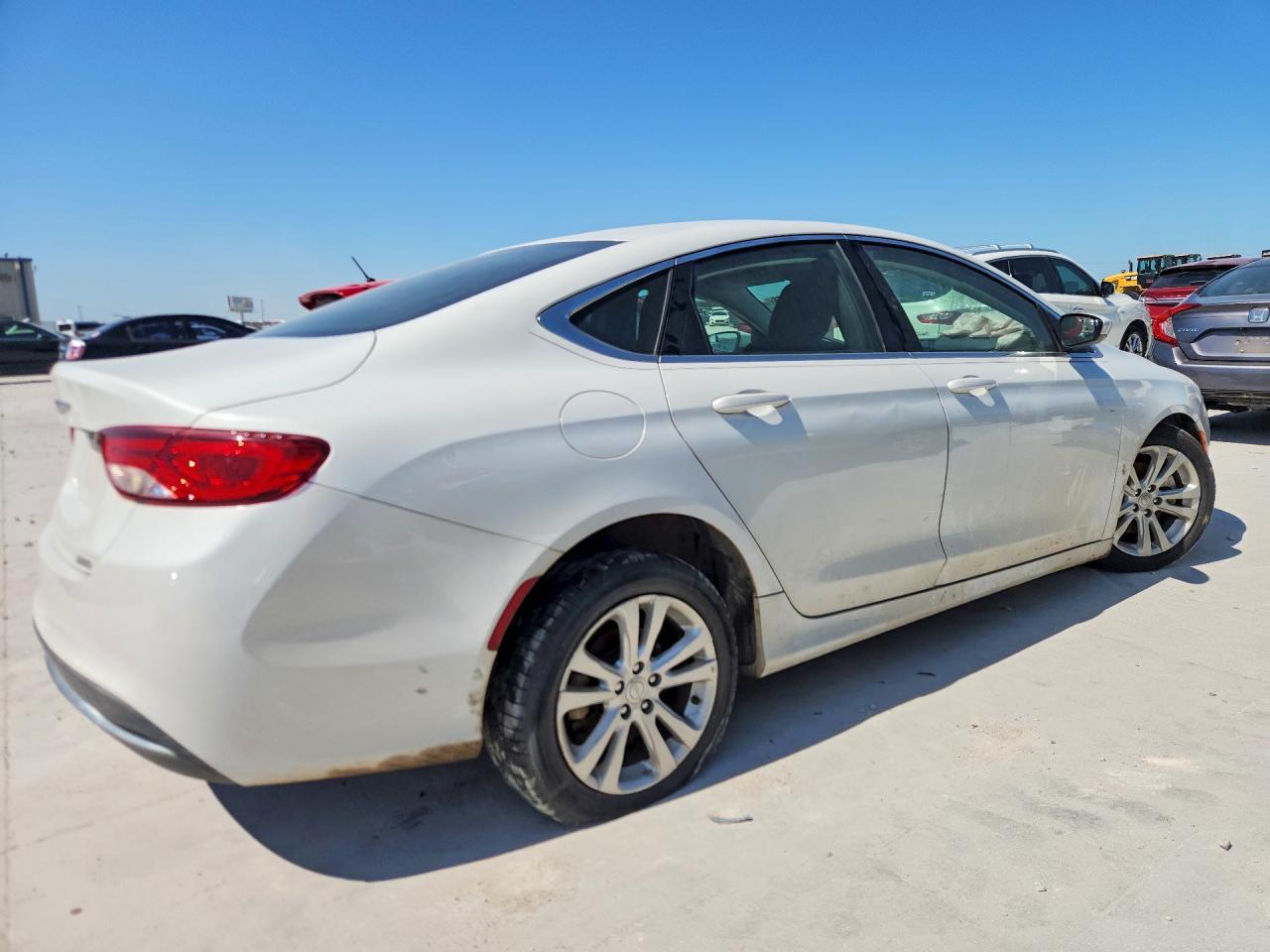 2015 Chrysler 200 Limited - Фото 3