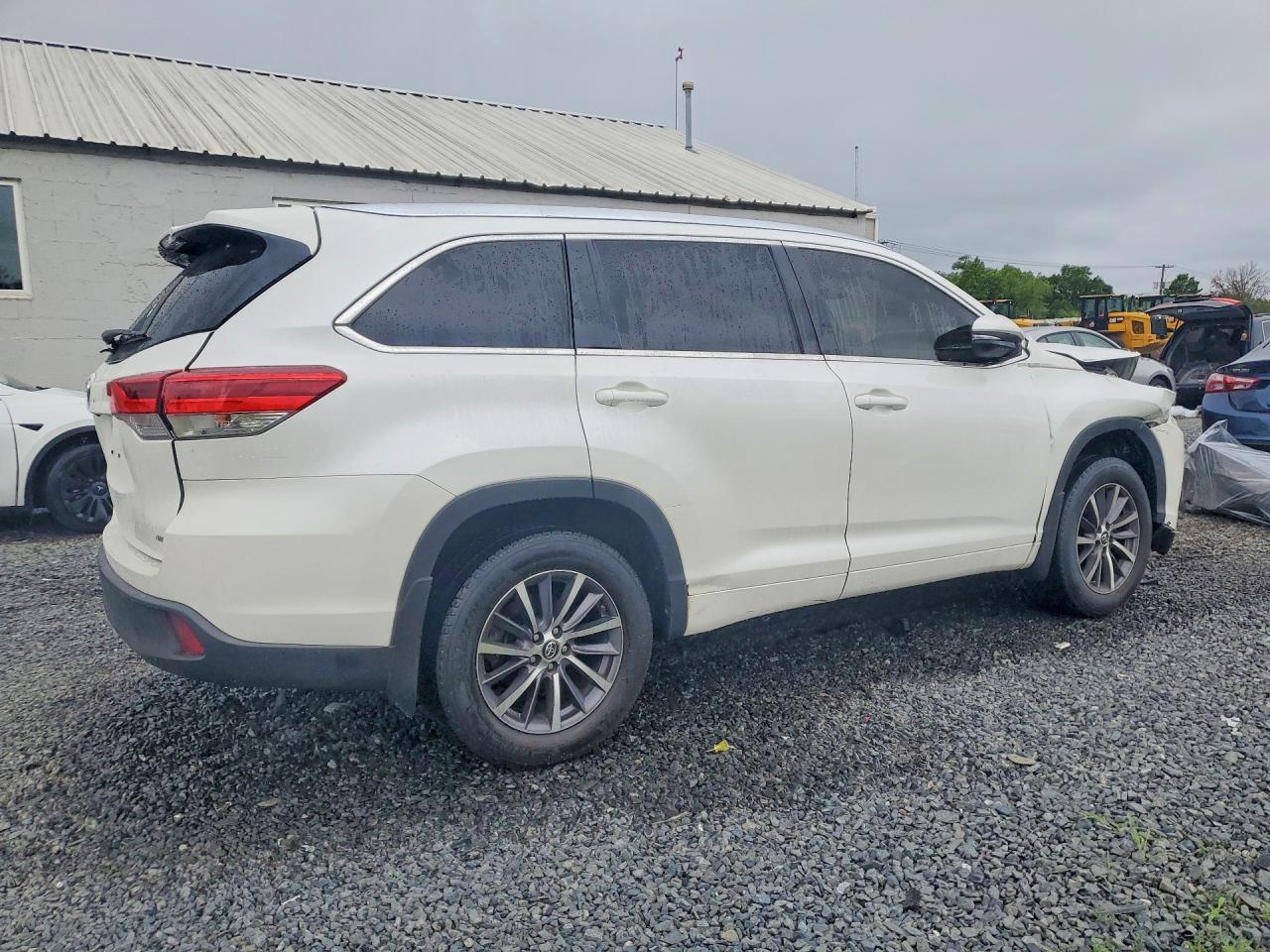 2018 Toyota Highlander Xle - Фото 3