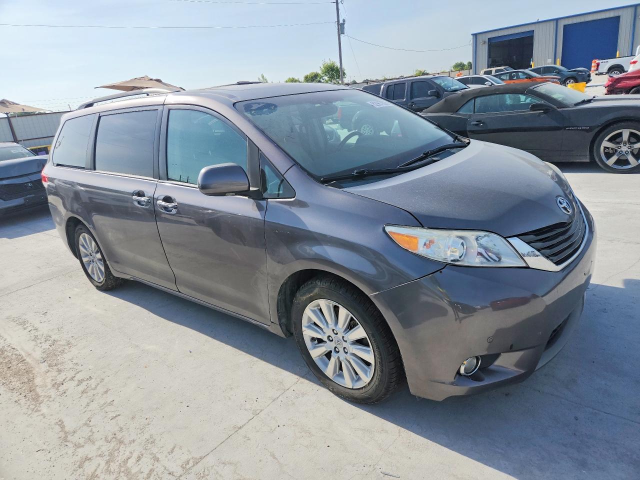 2011 Toyota Sienna Limited 7-Passenger - Фото 4