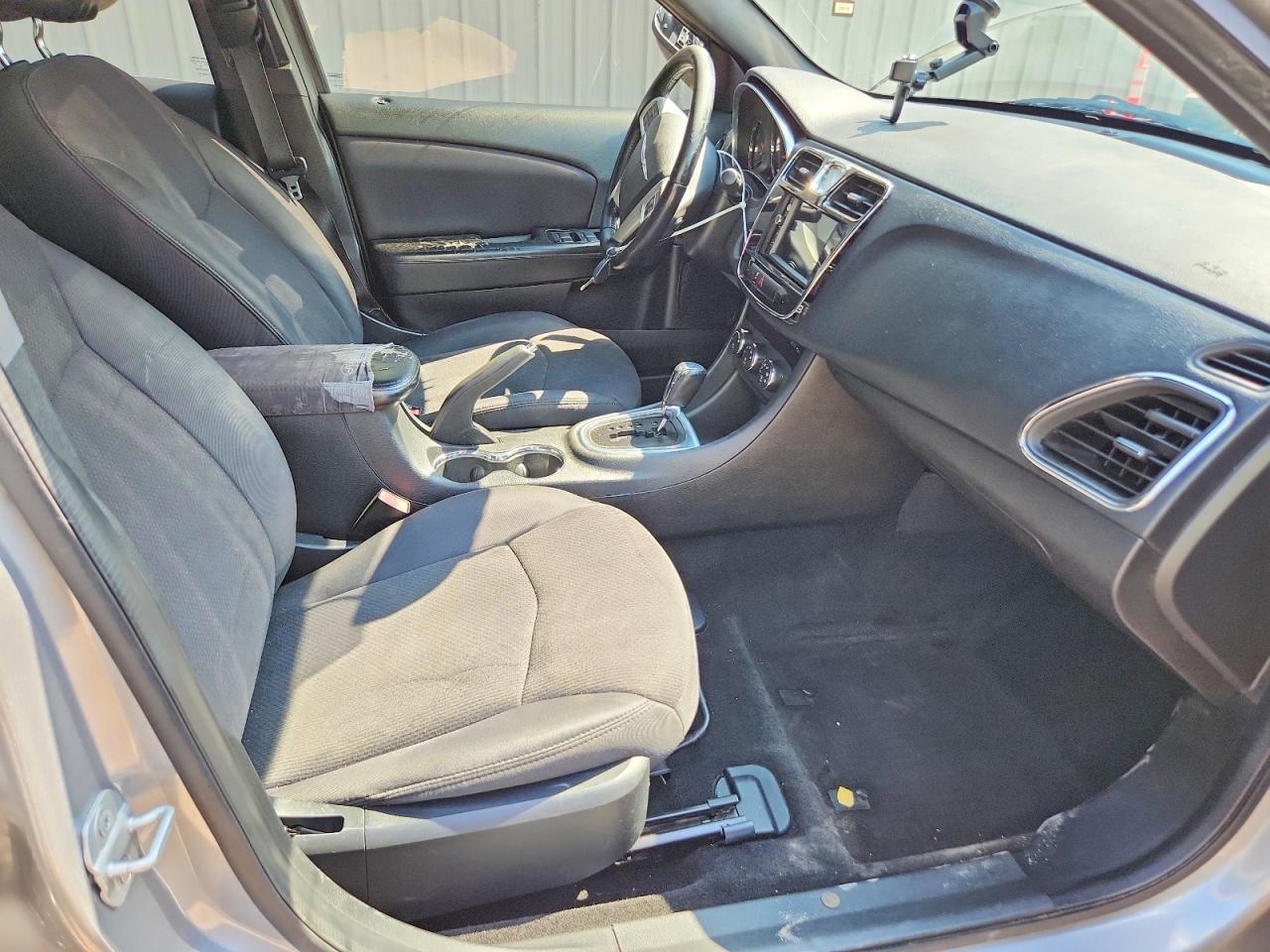 2013 Chrysler 200 Touring - Image 7