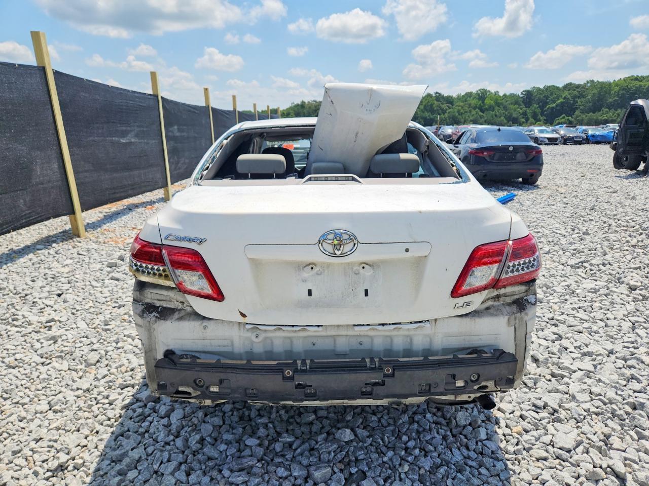 2011 Toyota Camry Le - Image 6