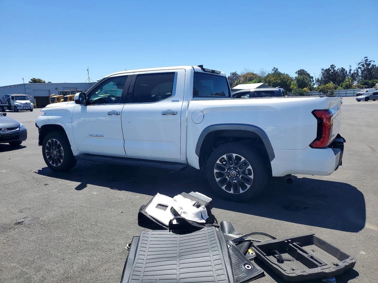 2024 Toyota Tundra Crewmax Limited - Фото 2