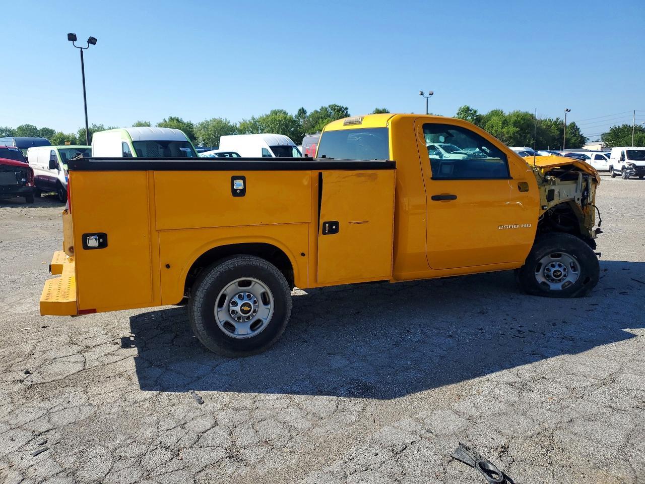 2022 Chevrolet Silverado C2500 Heavy Duty - Фото 3