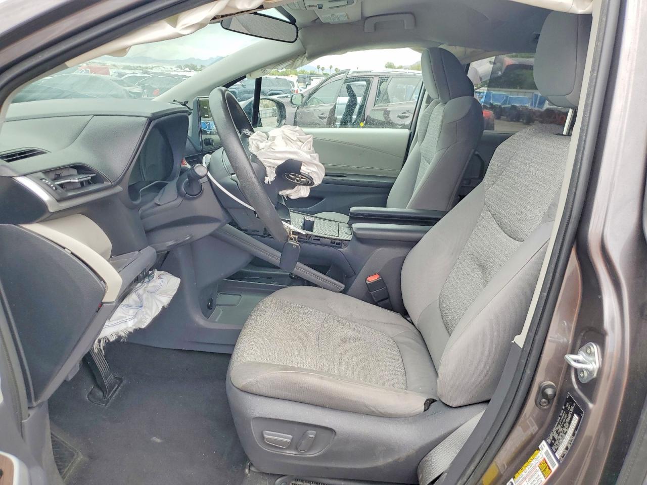 2021 Toyota Sienna Le - Фото 7