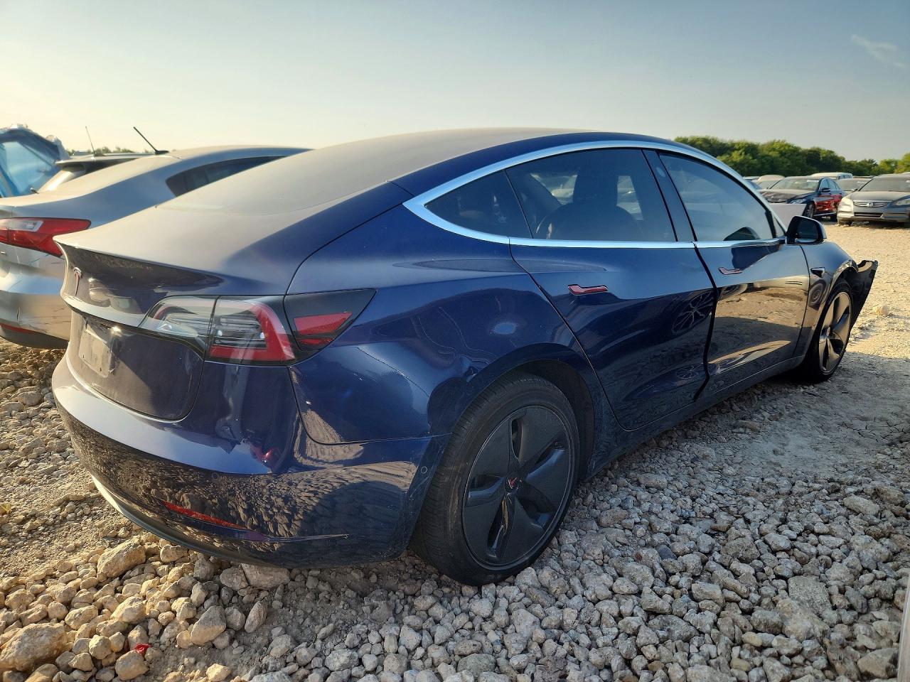 2018 Tesla Model 3 - Image 3