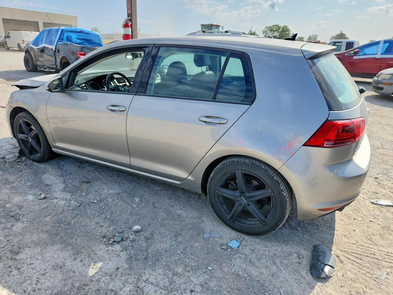 2015 Volkswagen Golf - Image 2